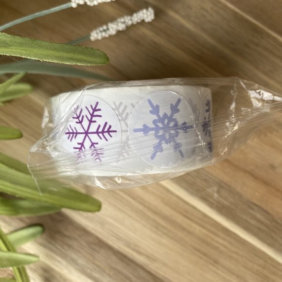 Christmas Snowflake Stickers-Packaging/Mail/Labels/Crafts/Scrapbook 1" Diameter - Picture 4 of 6